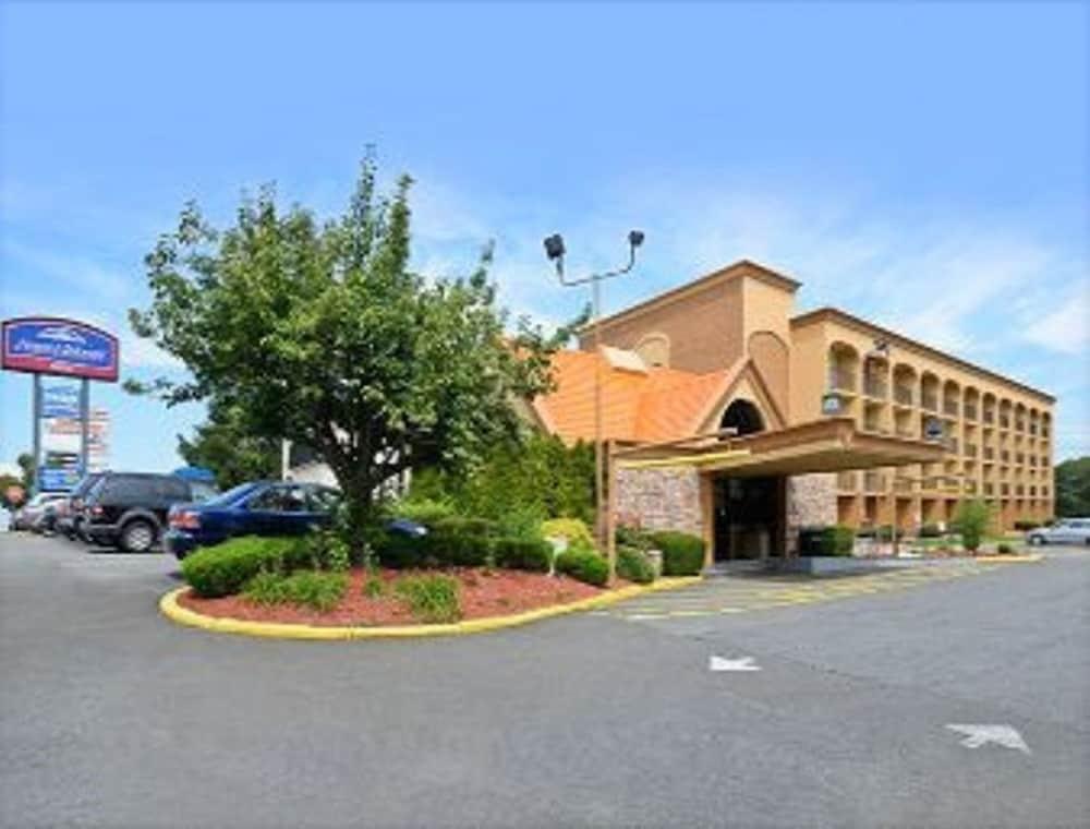 Howard Johnson By Wyndham Clifton Nj Exteriér fotografie